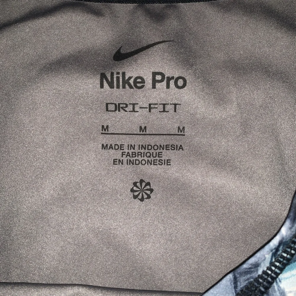 Nike Women's Pro Dri Fit Crop Training Tank Size Medium Gray Black Sporty